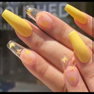 Fake nails 💛 free with purchase